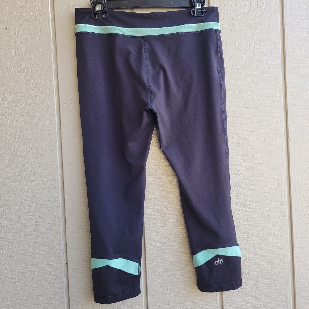 Alo yoga coolfit crop leggings size medium